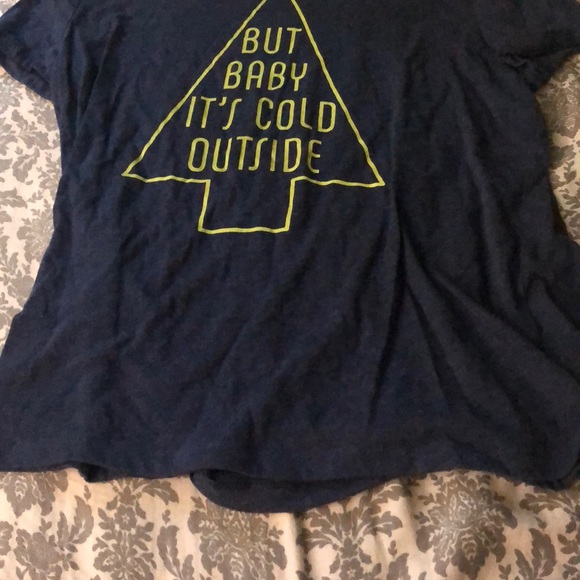 A navy blue tee shirt from old navy - Picture 3 of 5